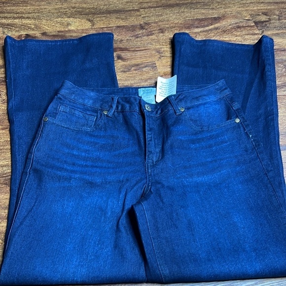 NWT Monroe & Main Dark Wash High Rise Flare Jeans - Picture 2 of 10